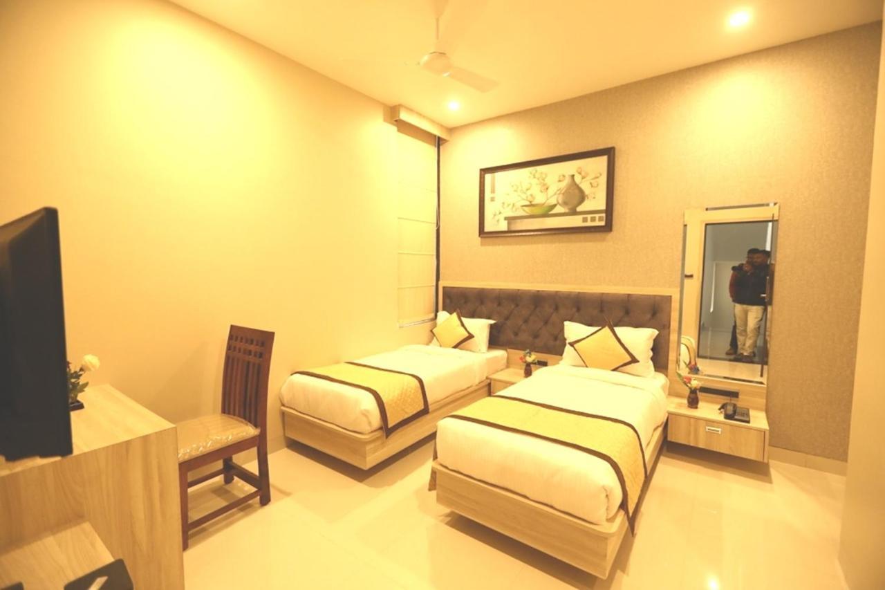 Pine Regency - Aravali'S Peak View Hotel Udaipur Ngoại thất bức ảnh