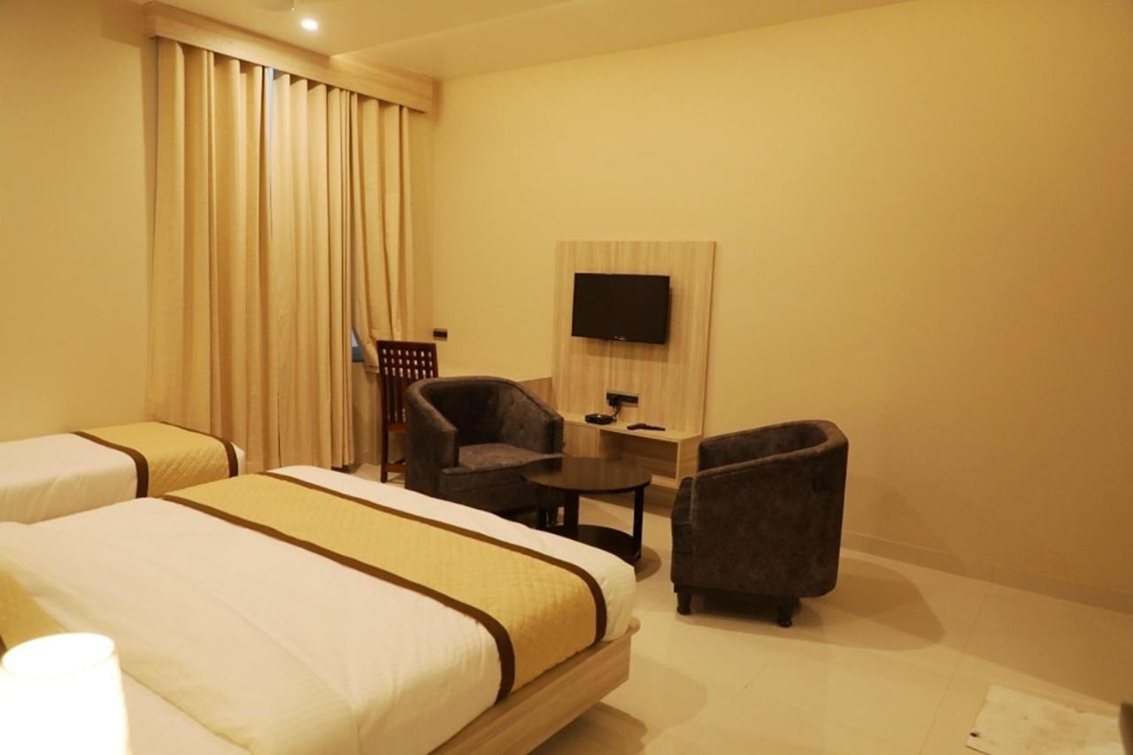 Pine Regency - Aravali'S Peak View Hotel Udaipur Ngoại thất bức ảnh