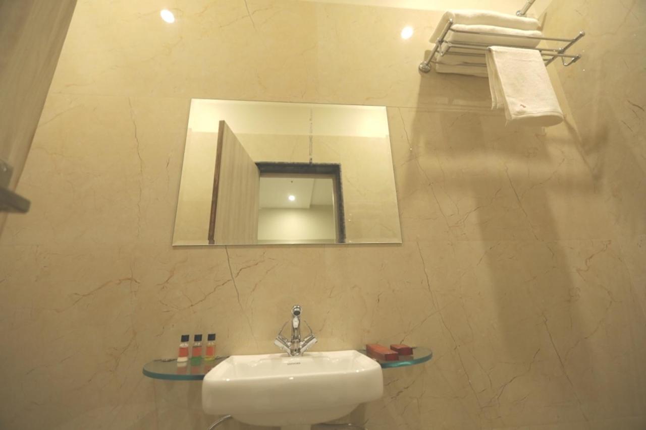 Pine Regency - Aravali'S Peak View Hotel Udaipur Ngoại thất bức ảnh